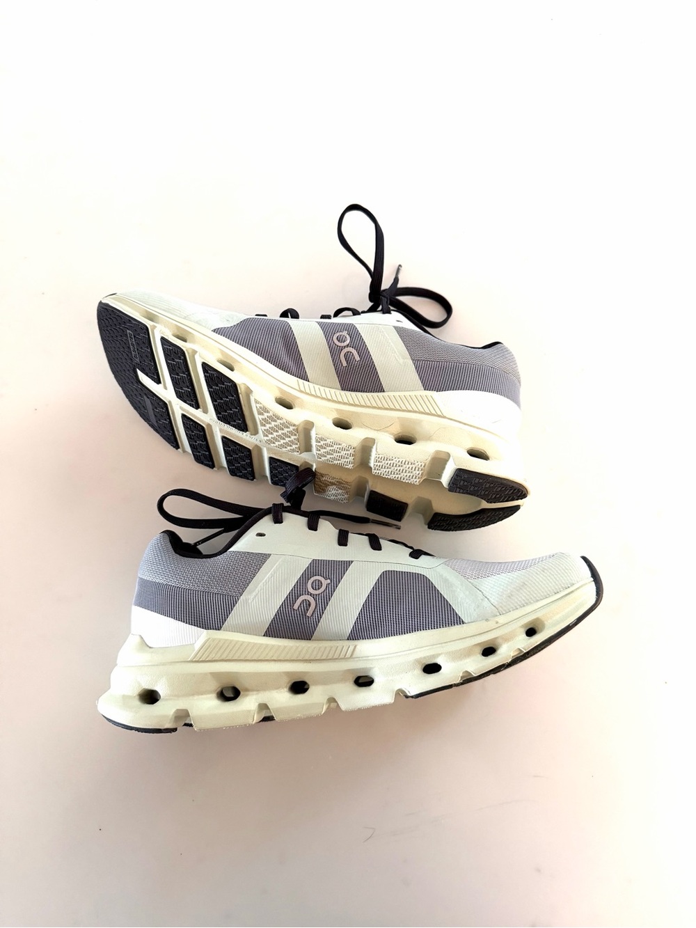 ON CLOUDS•cloudrunner white/grey/green running athletic sneakers 7.5 NWOB - Picture 2 of 5
